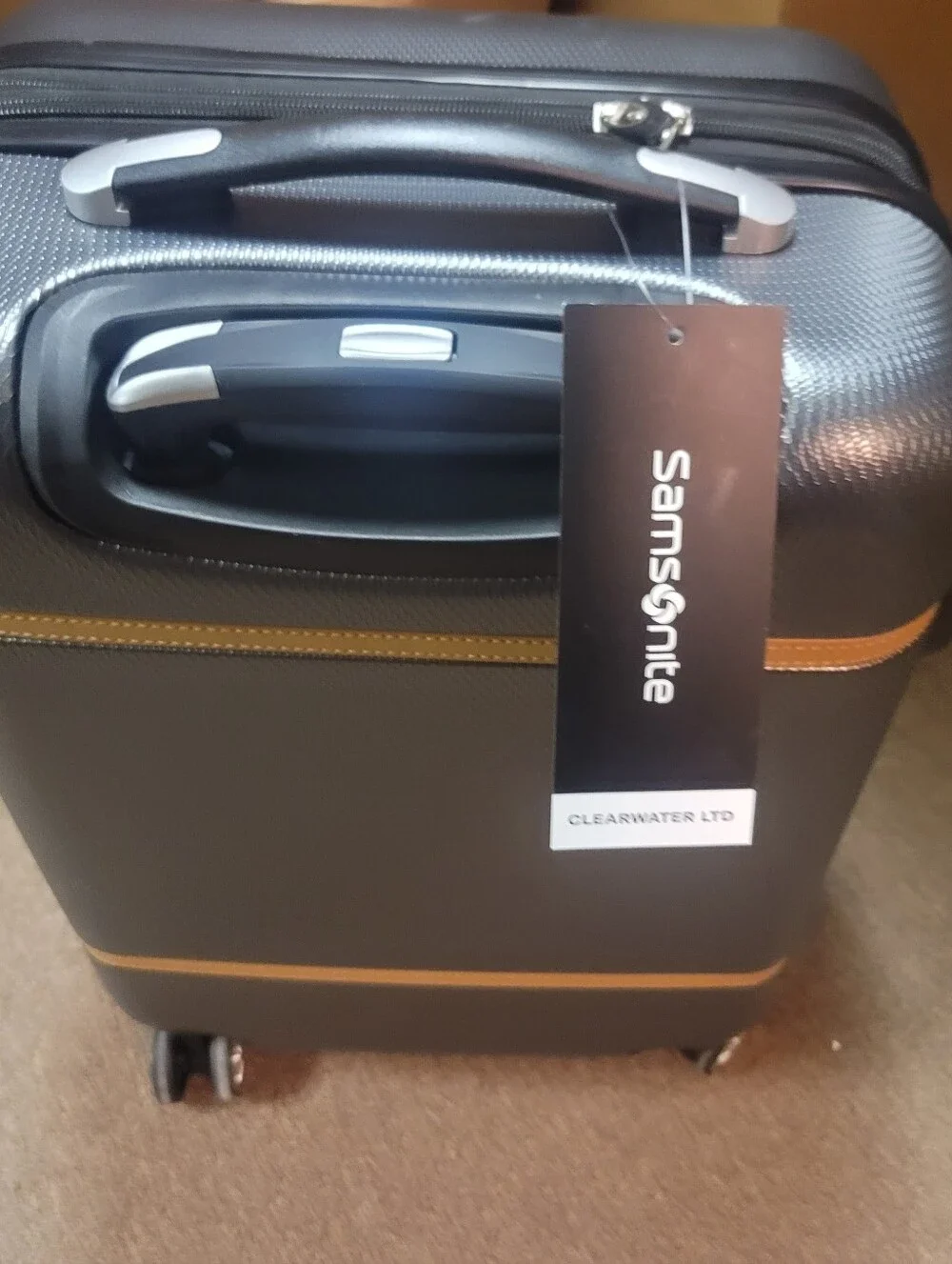 LONDON FOG CARRY ON TRAVEL LUGGAGE 22